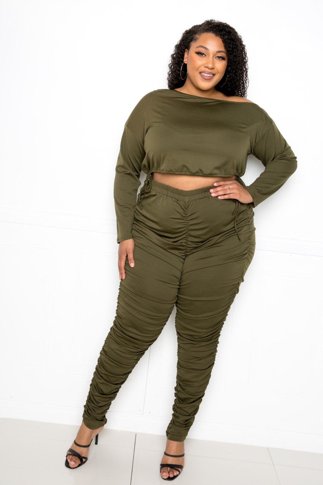 Off Shoulder Cropped Top And Ruched Leggings Sets.