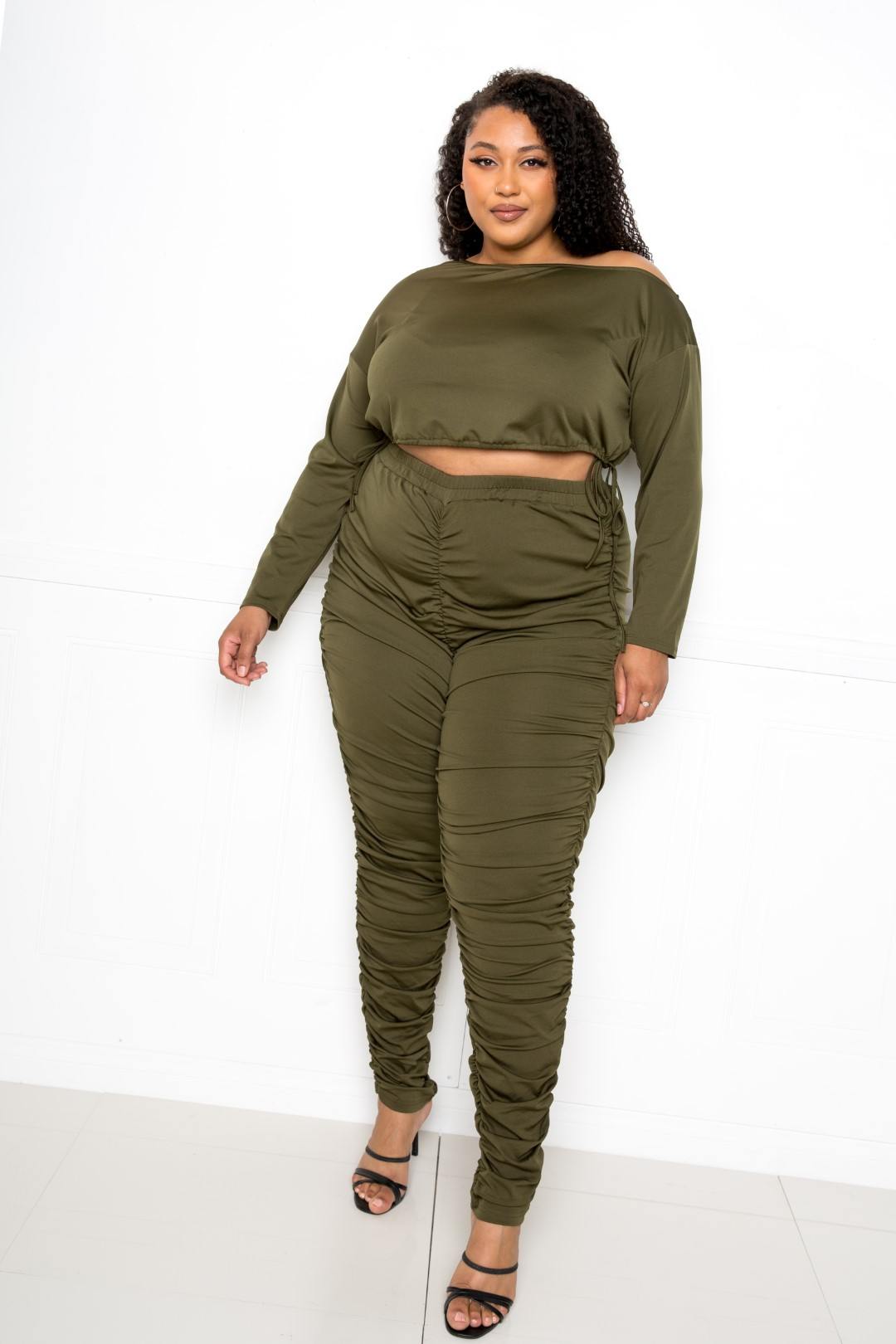 Off Shoulder Cropped Top And Ruched Leggings Sets.