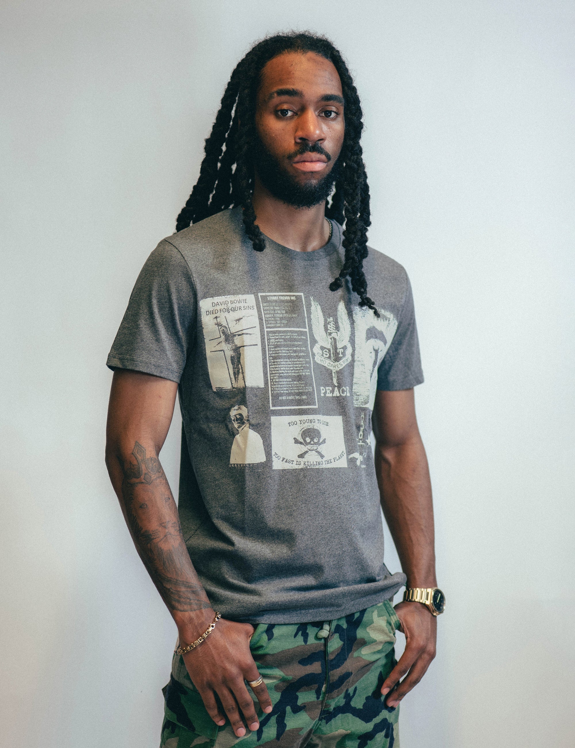 T-Shirt with Printed Patches in Grey.