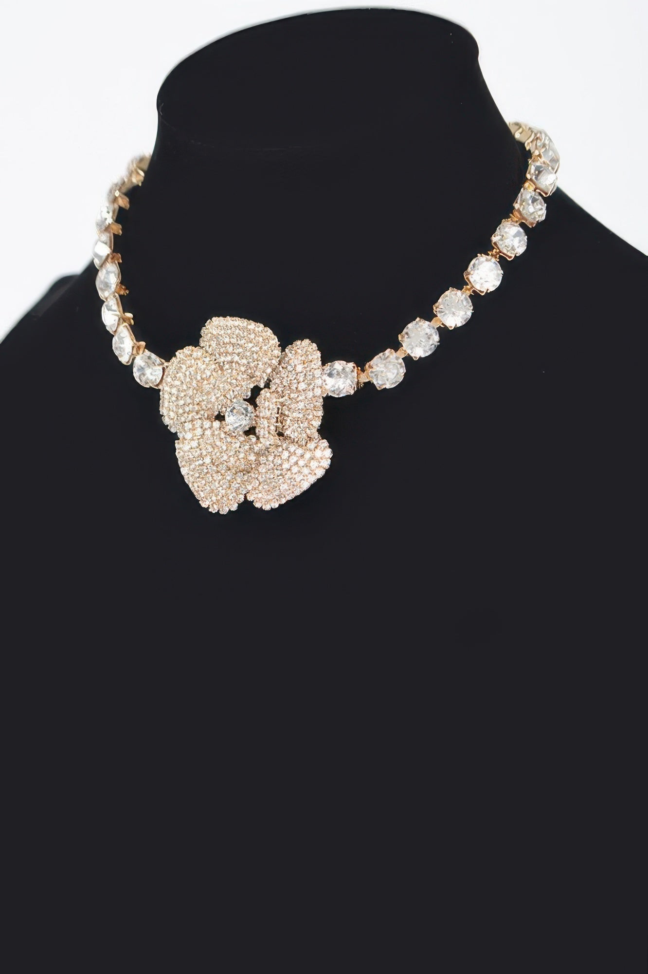 Rhinestone Faux Pearl Flower Choker.