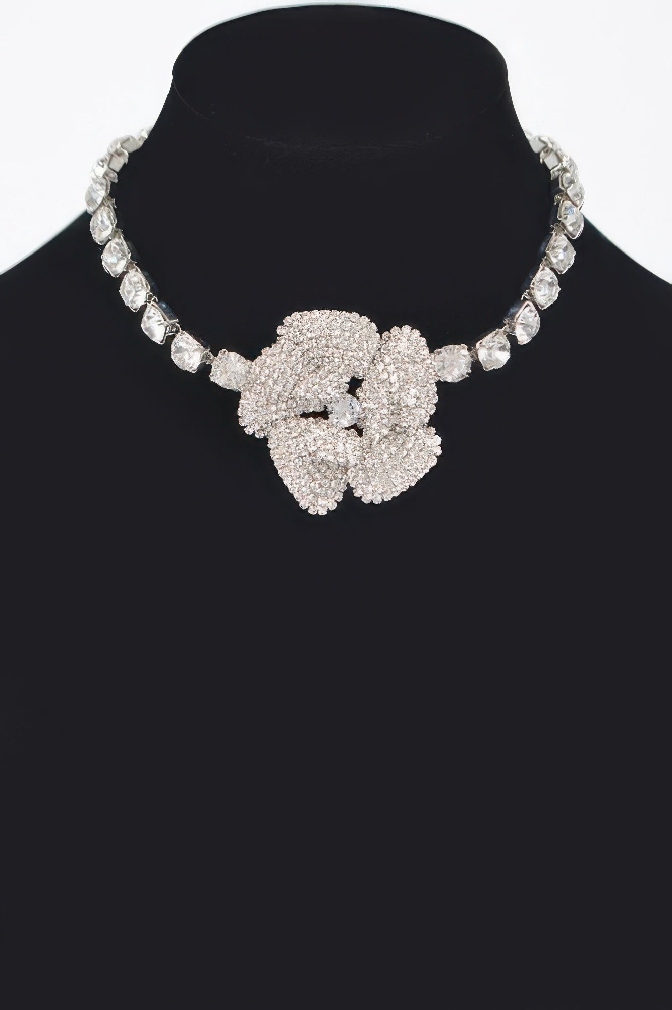 Rhinestone Faux Pearl Flower Choker.
